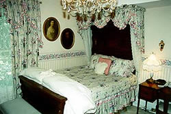 Brass Pineapple Bed & Breakfast Suite